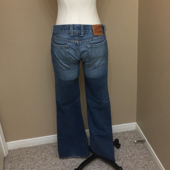 LIKE NEW Lucky brand regular inseam blue jeans - Picture 4 of 13